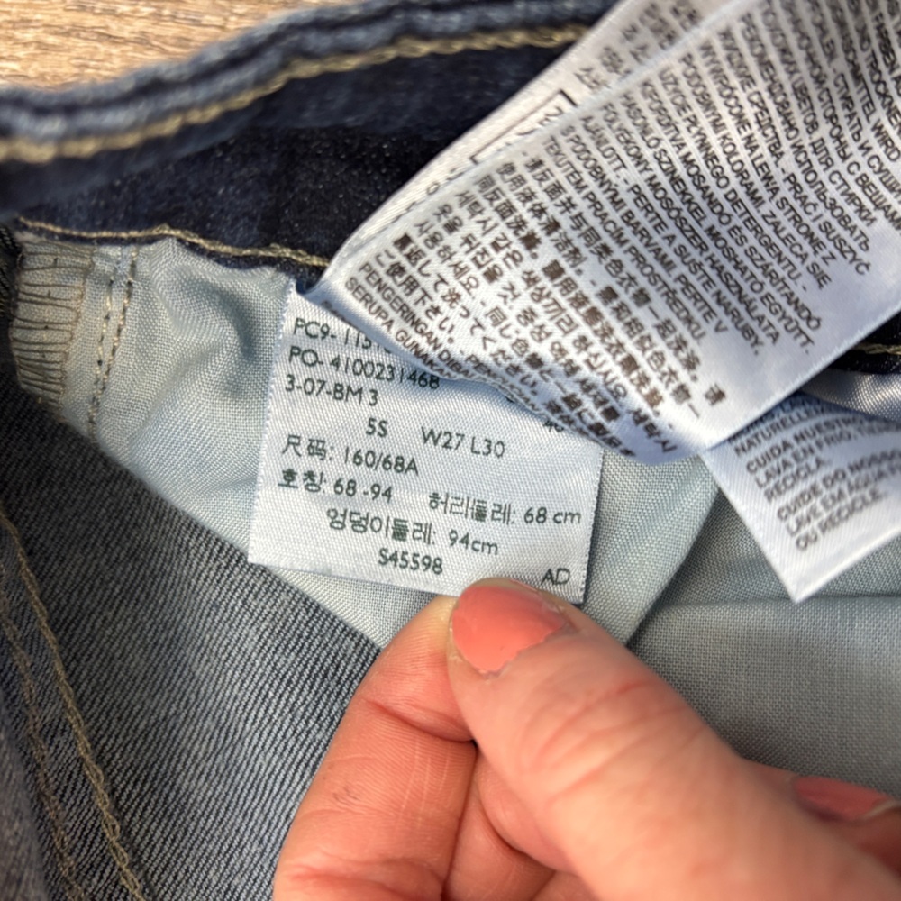 Levi's Classic Indigo Boot Cut Jeans - Picture 4 of 5